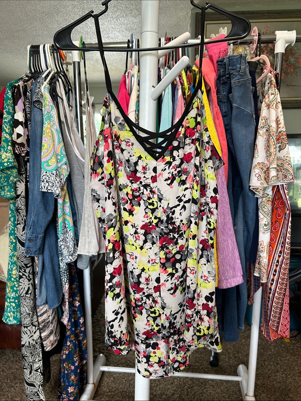 Studio Y Floral Strappy V-Neck Camisole in Black, White, Pink, Yellow Size L